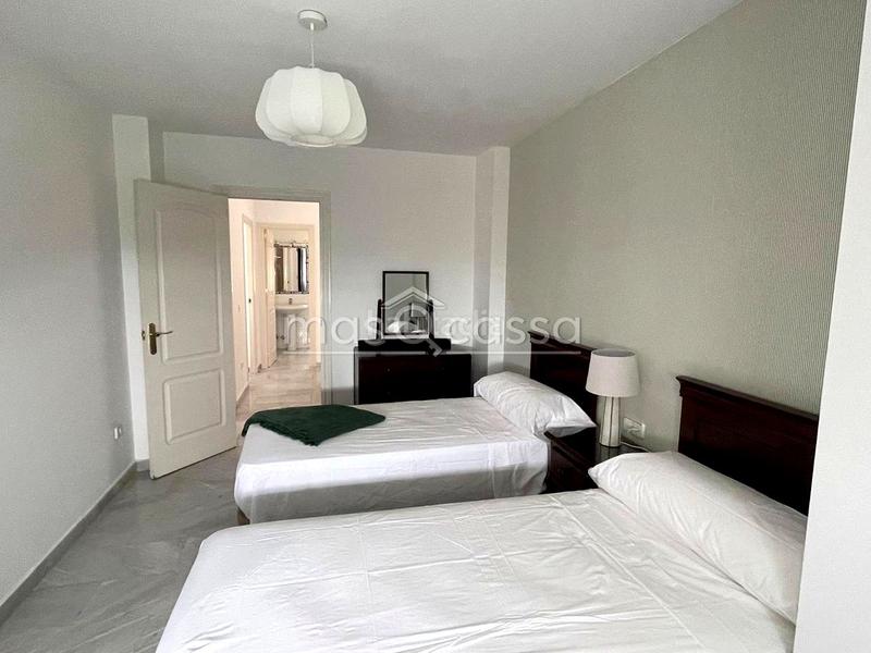 Foto 0b5d65d1-47c4-4d89-a299-19ea553b8255. Rent house with parking pool in La Alcaidesa