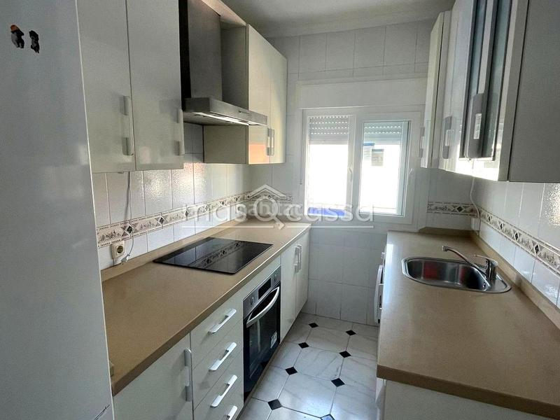 Foto 0abedb01-ddd9-4b77-abd1-bde71bc31108. Alquiler piso  en barriada de periañez en San José-San Bernardo Línea de la Concepción (La)