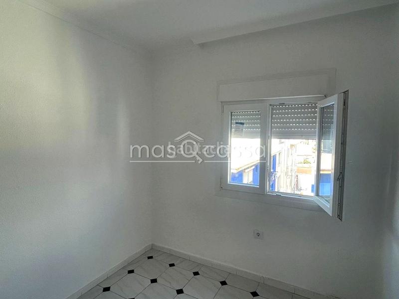 Foto 246742d6-5552-478d-b8a7-58779bc8bbc3. Alquiler piso  en barriada de periañez en San José-San Bernardo Línea de la Concepción (La)