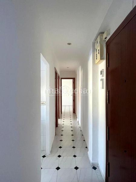Foto 5645101b-582c-4505-b892-a3794979c6d8. Alquiler piso  en barriada de periañez en San José-San Bernardo Línea de la Concepción (La)