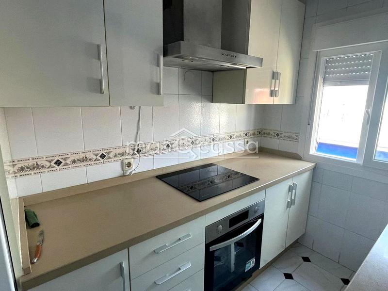 Foto e9503f79-7ea3-4dd3-b9b7-8ba50113206d. Alquiler piso  en barriada de periañez en San José-San Bernardo Línea de la Concepción (La)