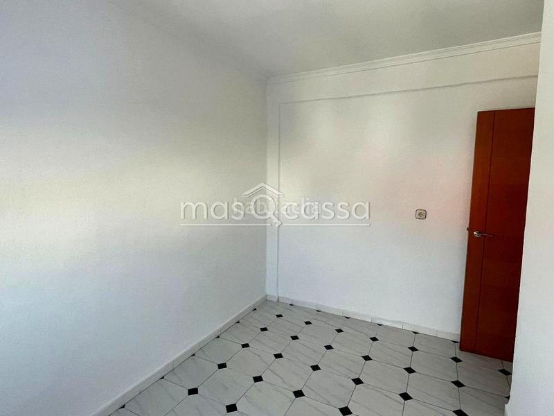 Foto fd28b126-6794-42e6-8132-1dd8ed7dd169. Alquiler piso  en barriada de periañez en San José-San Bernardo Línea de la Concepción (La)