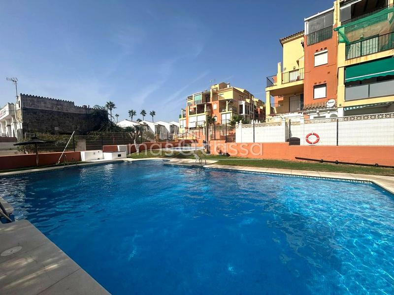 Foto ceda9abd-fa71-4440-9e50-c773a909d8a4. Appartamento con parcheggio in Alcorrín Manilva