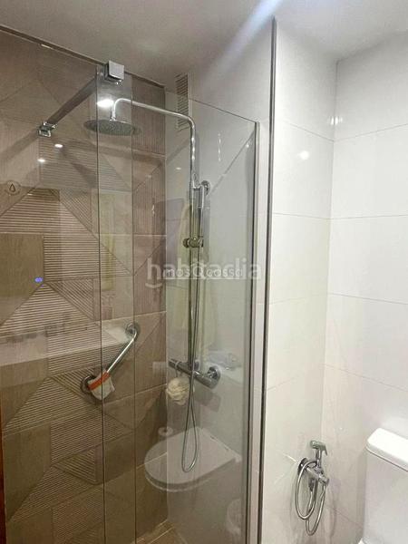 Foto 4cc323ec-5e81-4814-b71d-1801ce553687. Planta baja apartamento en primera línea de playa. en San Roque