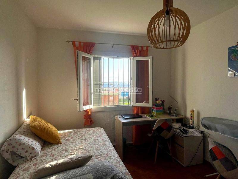 Foto 7d04746f-87e8-4233-9ea4-f436c8fe4a44. Planta baja apartamento en primera línea de playa. en San Roque