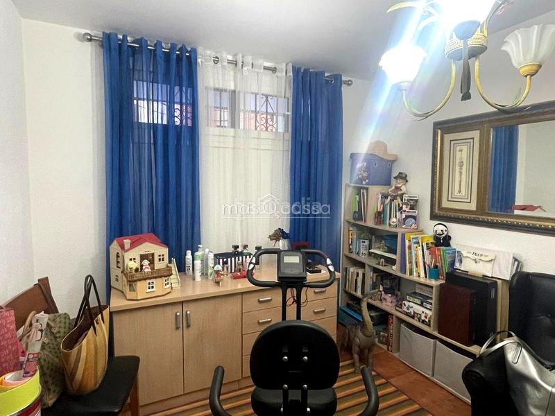 Foto 80287d48-c385-439f-aa04-abca19fa6484. Planta baja apartamento en primera línea de playa. en San Roque