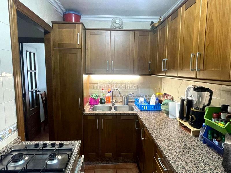 Foto f44a6e26-ba05-4ac7-9d8a-648fdfdb495e. Planta baja apartamento en primera línea de playa. en San Roque