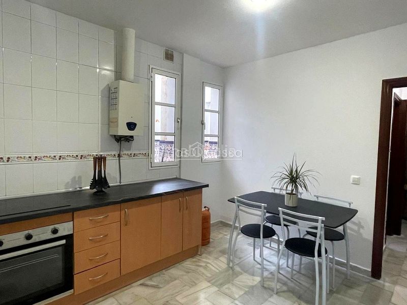 Foto 0e09f6a3-4d23-4ea8-b0e3-b0d91c6947f8. Miete etagenwohnung in Centro-San Felipe-Huerta Fava Línea de la Concepción (La)