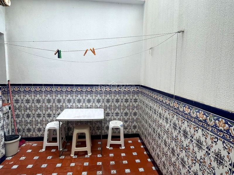 Foto b0b0f872-a3d5-4c53-a577-512b437e6a97. Miete etagenwohnung in Centro-San Felipe-Huerta Fava Línea de la Concepción (La)