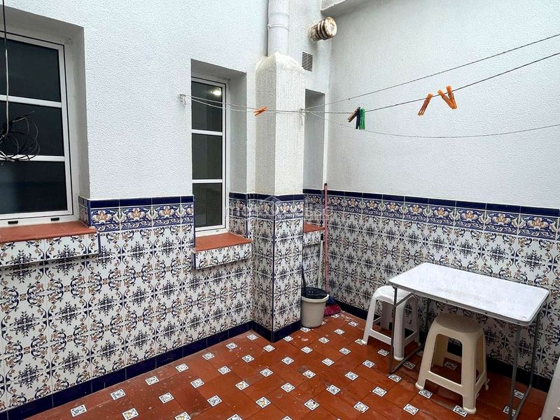 Foto c4f43cd5-2419-4615-a610-97a22f4a19c1. Miete etagenwohnung in Centro-San Felipe-Huerta Fava Línea de la Concepción (La)