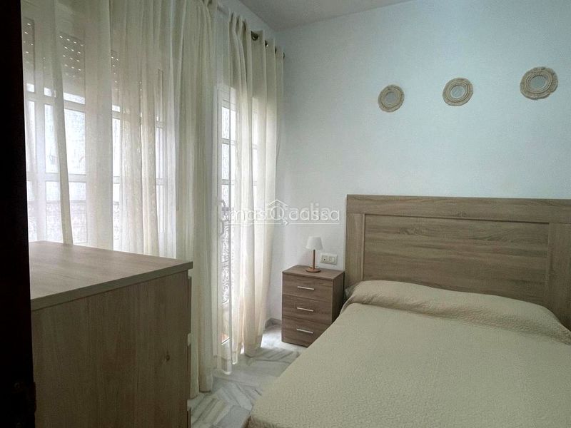 Foto d876af00-28ba-41ad-8a71-07ab4b1de646. Miete etagenwohnung in Centro-San Felipe-Huerta Fava Línea de la Concepción (La)