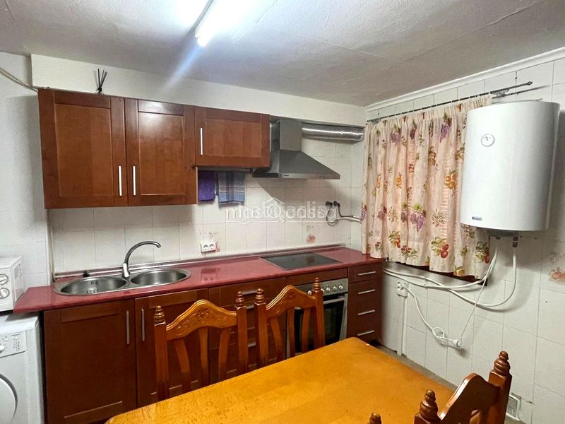 Foto 19e6a4d3-aeb9-4bd3-8bb1-4af66c8324ac. Affitto piano terra in San José-San Bernardo Línea de la Concepción (La)