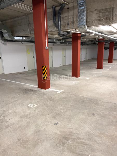 Foto bb238698-8c0b-4eec-83a6-2bf5edc305d2. Parking voiture dans Nord Oest - Can Noguera Garriga (La)