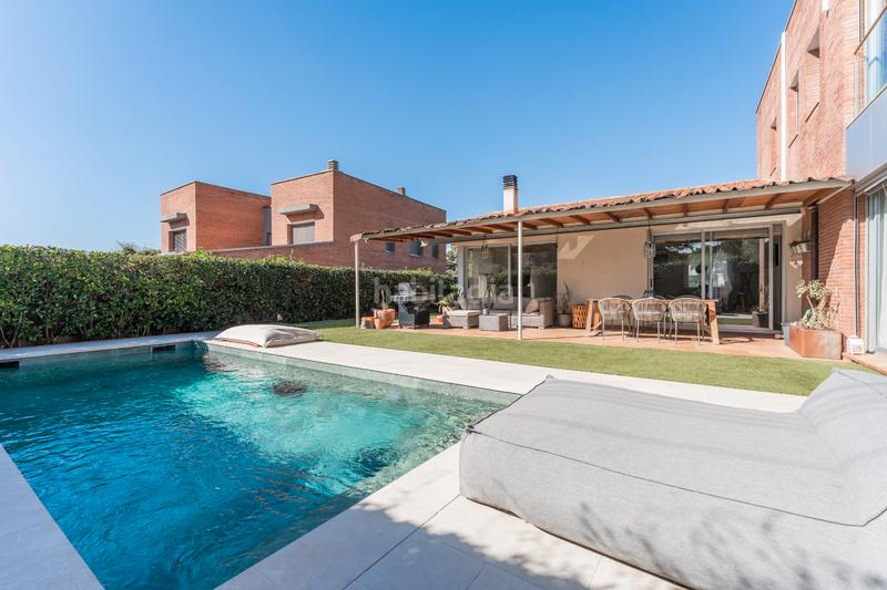 Foto 78d5ed7e-3743-4379-bcc2-7807638db16c. Miete chalet mit kamin heizung parking pool in Franqueses del Vallès (Les)