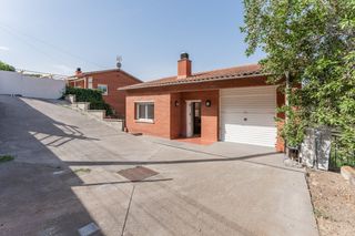 Location Maison  Carrer bertí. Casa alquiler