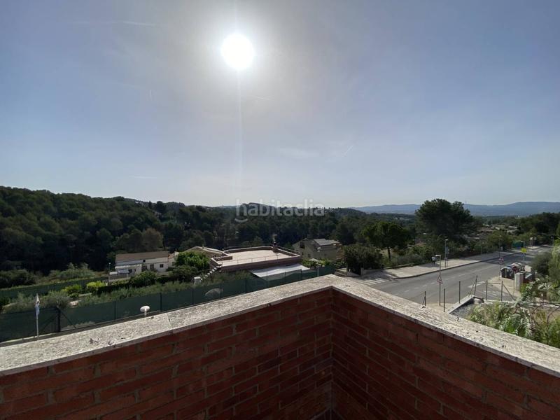 Foto b3318e43-9795-4bf1-835a-41404bbeb888. Casa aparellada amb calefacció aparcament a Sant Muç Rubí