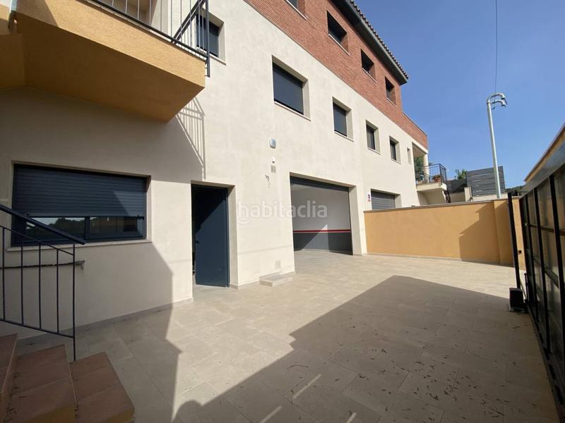 Foto f04d1abe-69b5-49f2-ac5f-f2d861797493. Casa aparellada amb calefacció aparcament a Sant Muç Rubí
