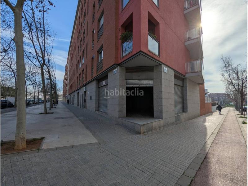 Foto ce4c5ba5-ece1-4560-bd29-7b68758908eb. Local comercial local en venta en calle nàpols, en Barberà del Vallès