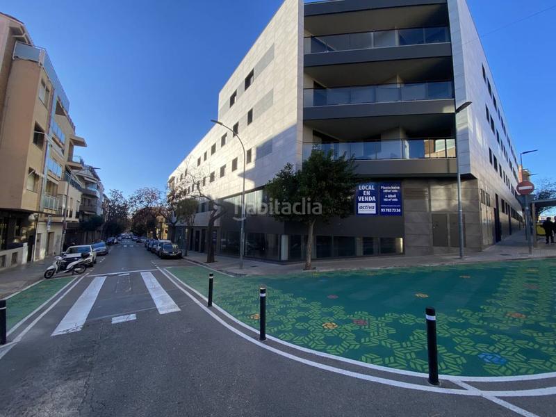 Foto 7351029f-cfc2-4c88-a9f6-5ab25086a149. Local comercial en faraday 175 esquinero con altillo en Terrassa