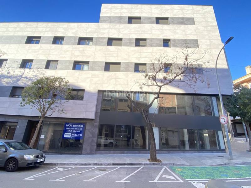 Foto 79044bdd-88a0-4002-9725-30990cdb9494. Local comercial en faraday 175 esquinero con altillo en Terrassa