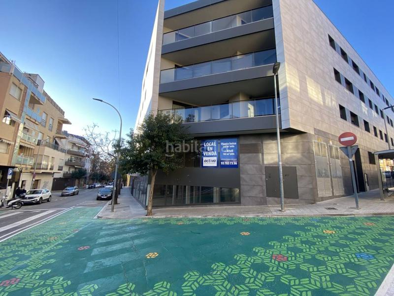 Foto c906c40a-29be-48f4-b687-02a7410a8c8b. Local comercial en faraday 175 esquinero con altillo en Terrassa