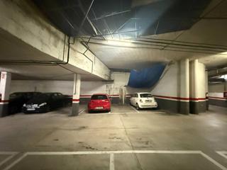 Aparcament cotxe  Milena jesenská. Para coche