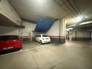 Aparcament cotxe  Milena jesenská. Para coche