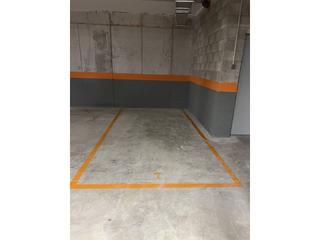 Parking coche en Sant valentí 151. Para coche, de nueva promoción