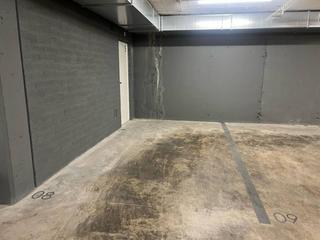 Car parking in Pla de l´ametllera 123. Para coche con trastero, nuevo a estrenar
