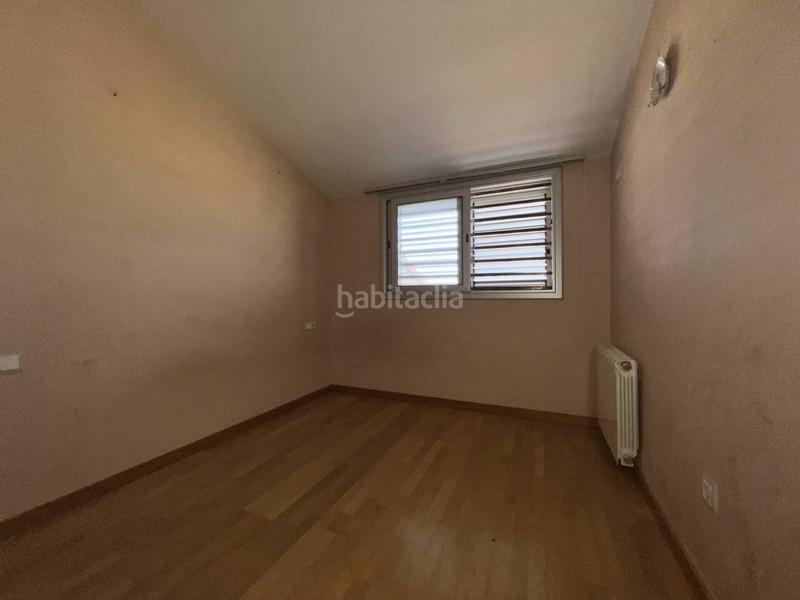Foto 39f63de8-8e83-4a67-aad6-7f55dddec249. Piso en venta dúplex con dos plazas de garaje incluidas, en zona escoles, en Terrassa
