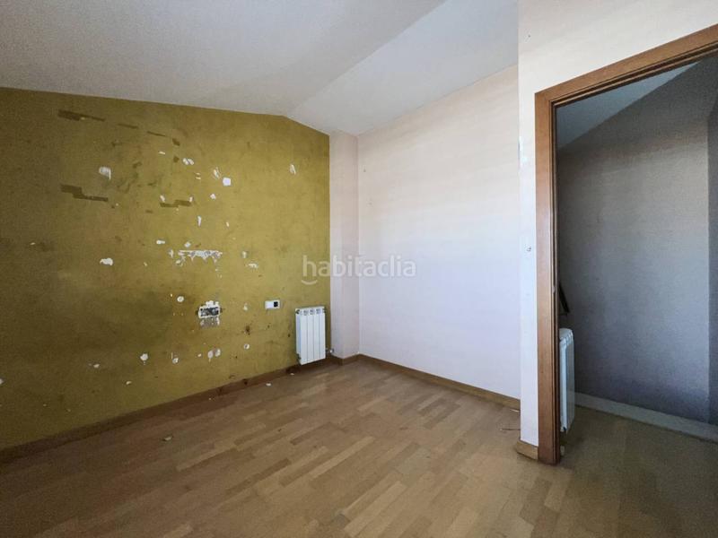 Foto 3f4b2df4-79f5-497a-9e13-96a09bb67413. Piso en venta dúplex con dos plazas de garaje incluidas, en zona escoles, en Terrassa