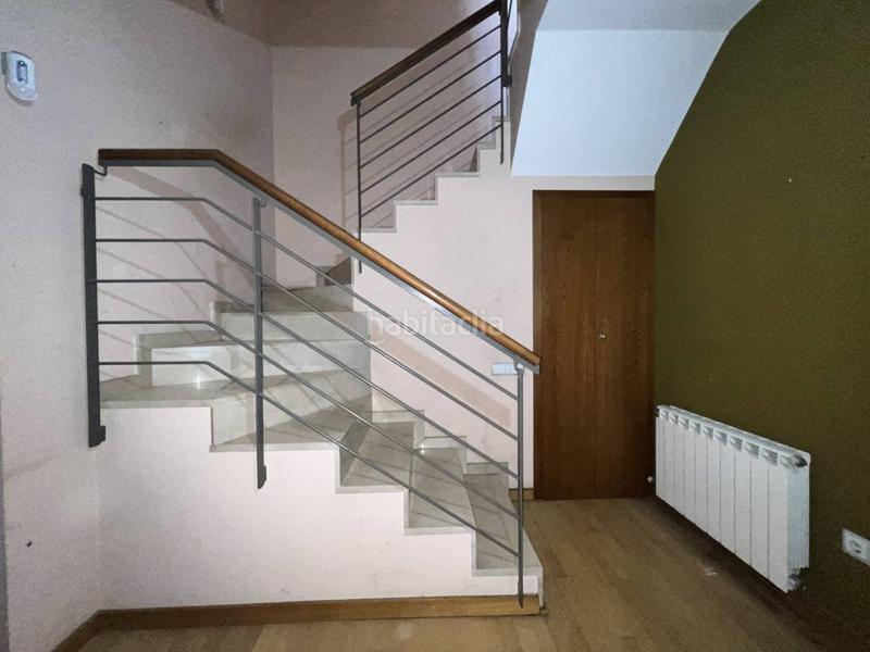 Foto 46c2f358-4c24-466c-87ec-5f9ac6b1a30b. Piso en venta dúplex con dos plazas de garaje incluidas, en zona escoles, en Terrassa