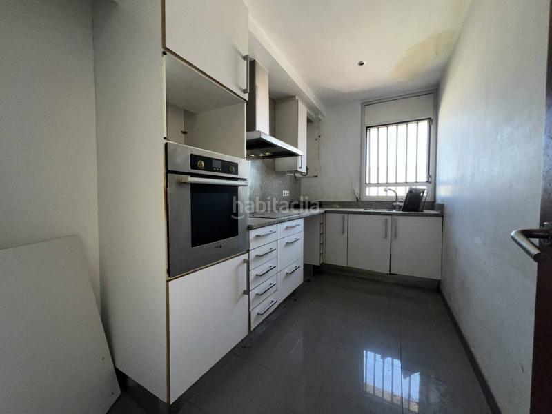 Foto 8afc77fb-653d-42ab-88f4-a050b2a594e1. Piso en venta dúplex con dos plazas de garaje incluidas, en zona escoles, en Terrassa