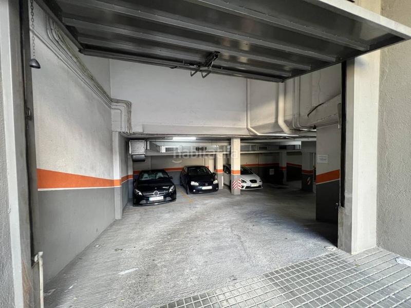 Foto fd18bd09-132d-4e75-916d-b978fe76f765. Aparcament cotxe a lavoisier 57 a La Cogullada Terrassa