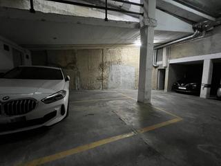 Parking coche en Antoni torrella 140. Para coche con trastero