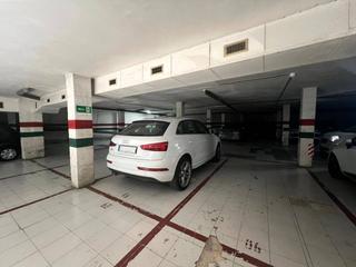 Parking coche  Santiago rusiñol. Para coche