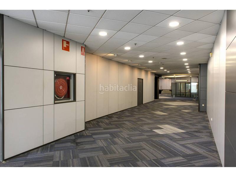 Foto 238c8665-b582-46a1-bbbd-01acece496f0. Locale commerciale in La Cogullada Terrassa