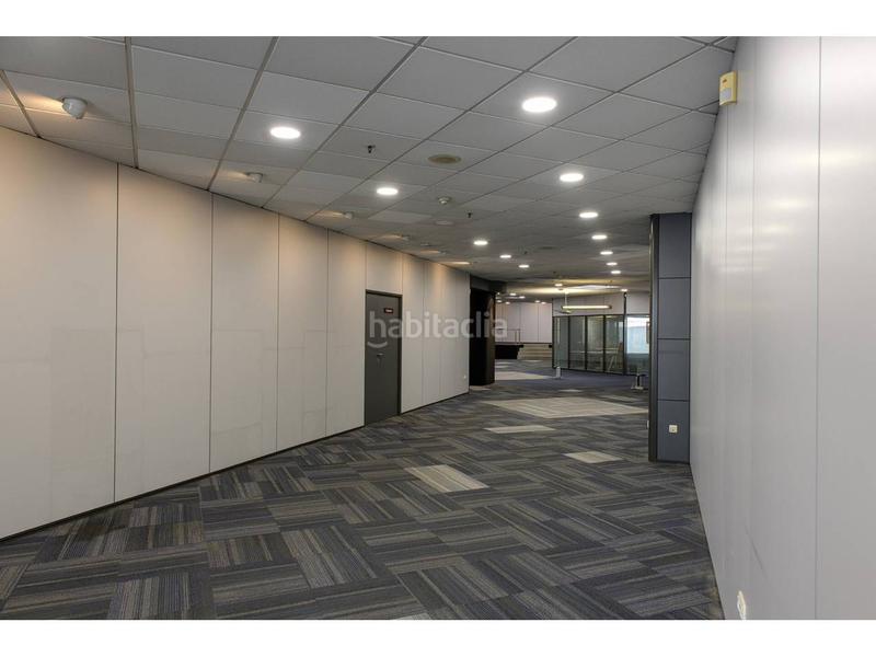 Foto 4b74cbdb-e869-46b1-8d44-60a6167cc1b8. Locale commerciale in La Cogullada Terrassa