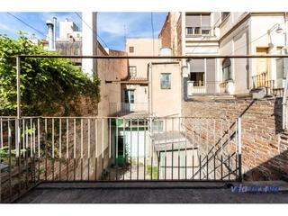 Maison à Barri del Centre. Espaciosa, con patio y terrazas