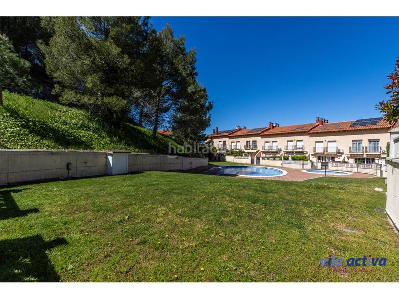 Foto 0a3bdf3d-6e41-4783-83e4-b80379c485b8. Casa con patio, garaje y piscina comunitaria en Viladecavalls