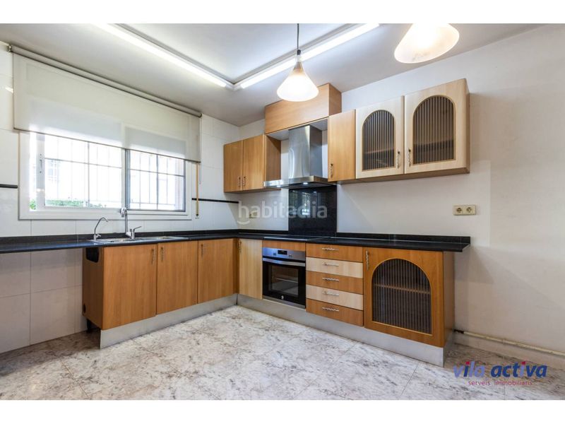 Foto 60215868-cd47-4a48-9ba4-b6cf8cde203e. Casa con patio, garaje y piscina comunitaria en Viladecavalls