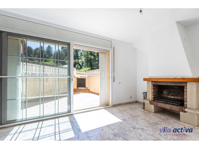 Foto 6061b2ea-4ec0-48c0-9f41-444c2ca60891. Casa con patio, garaje y piscina comunitaria en Viladecavalls