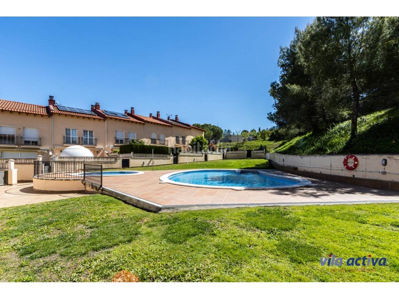 Foto 6b39ce10-f194-4128-b6e3-3d2d57ccddb4. Casa con patio, garaje y piscina comunitaria en Viladecavalls