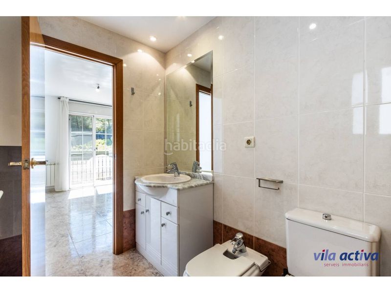 Foto a90de476-5126-47f3-8c42-edbaf716e8bd. Casa con patio, garaje y piscina comunitaria en Viladecavalls