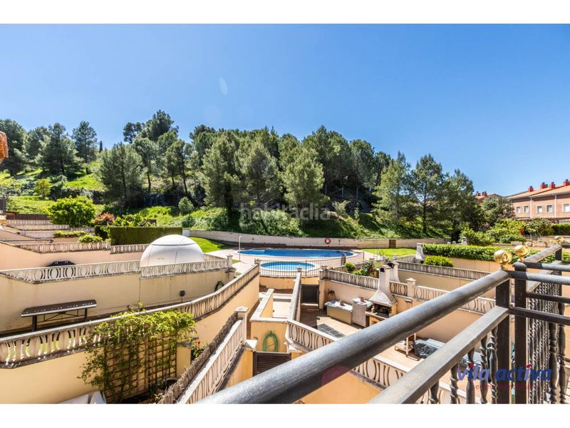 Foto c703ccda-40e9-47f4-ab5c-0e9baf2165ef. Casa con patio, garaje y piscina comunitaria en Viladecavalls