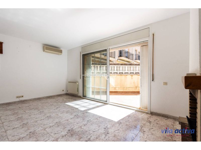 Foto e048ce6d-bc1c-4ccd-becf-5f082811f959. Casa con patio, garaje y piscina comunitaria en Viladecavalls