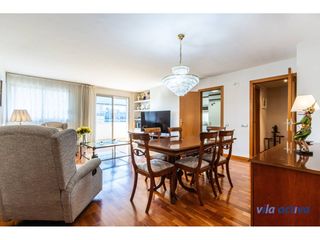 Appartamento  Plaza anselm clavé. Amplio, con mucha luz, incluye dos plazas de parking