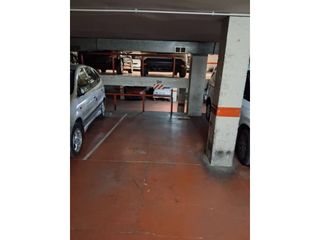 Aparcament cotxe a Avenida Àngel Sallent 140