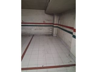 Aparcament cotxe a Calle Santiago Rusiñol 5