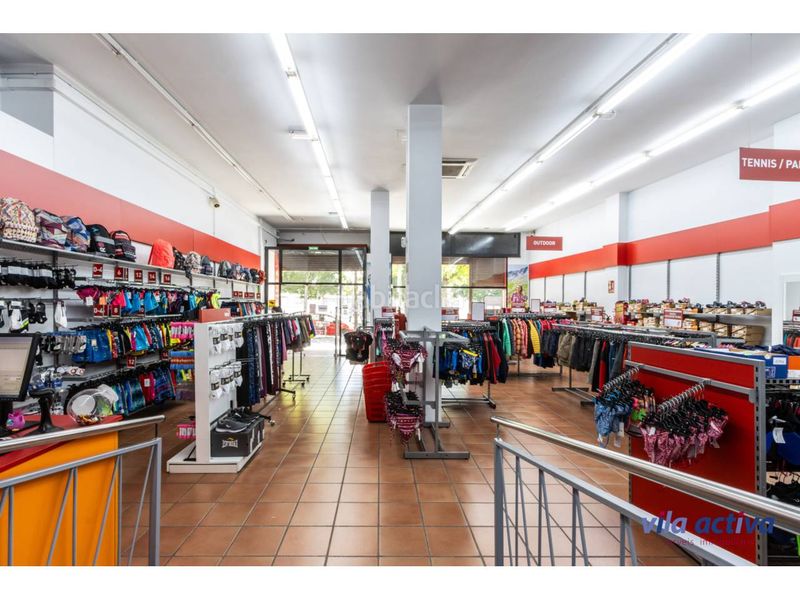 Foto 43557302-5001-4be7-9fc9-6292c5842b7e. Local comercial a Cementiri Vell Terrassa
